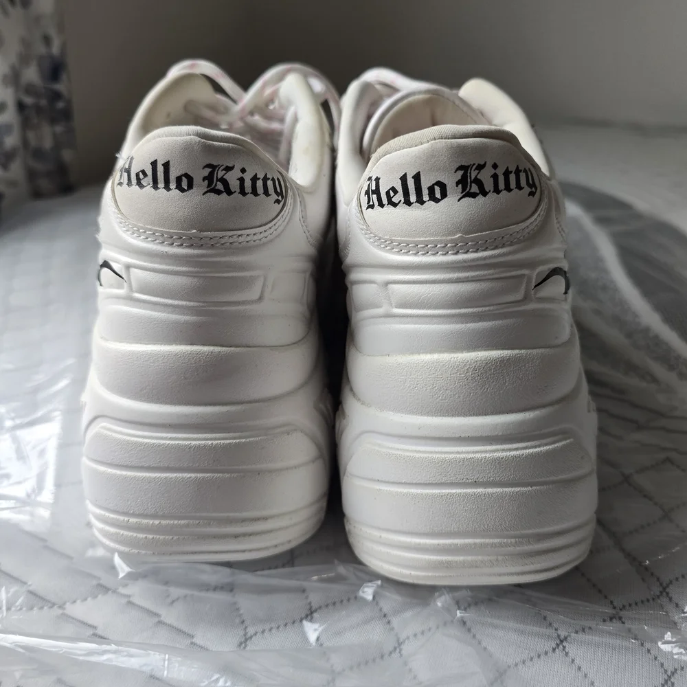 Hello Kitty Platform Sneakers - Picture 3 of 4
